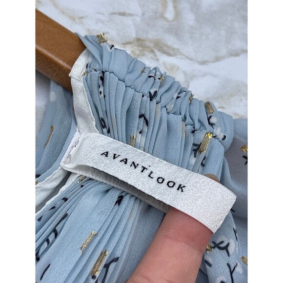 AVANTLOOK V-Neck Floral Printed Button
Front Dress size small - Picture 8 of 12